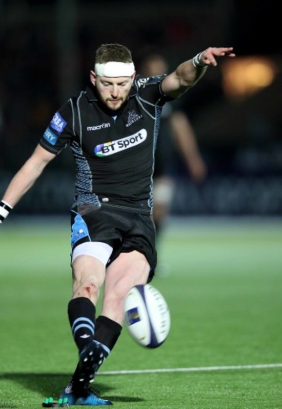 Finn Russell kicks a penalty