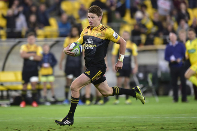 Beauden Barrett runs in a try