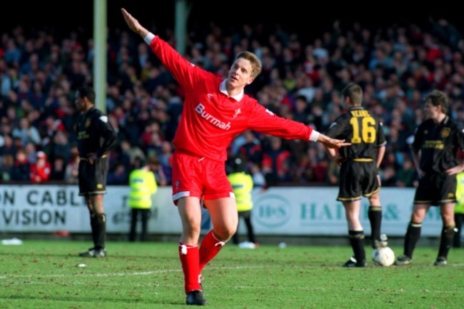 Soccer - FA Carling Premiership - Swindon Town v Manchester United - County Ground