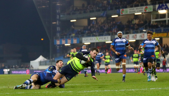 Robbie Henshaw scores his side's first try despite Julien Dumora