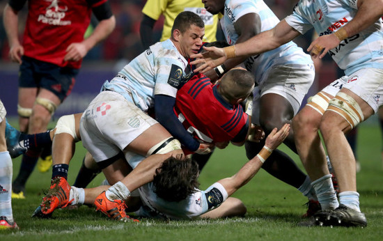 Simon Zebo scores the firs try of the game despite Matthieu Voisin and Maxime Machenaud