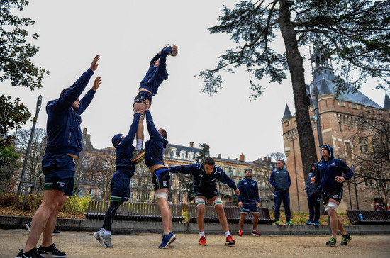 The Connacht team practice their lineouts in Charles de Gaulle Square