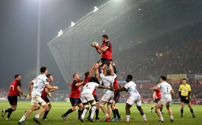 Jean Kleyn wins a line-out