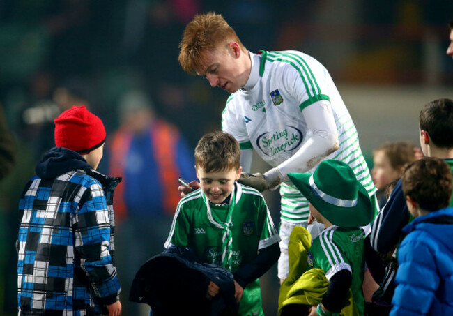 Donal O&rsquo;Sullivan signs autographs for supporters