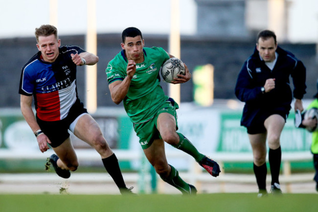 Jordan Conroy on his way to scoring his second try 10/12//2016