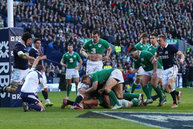 Sean O'Brien scores their fourth try