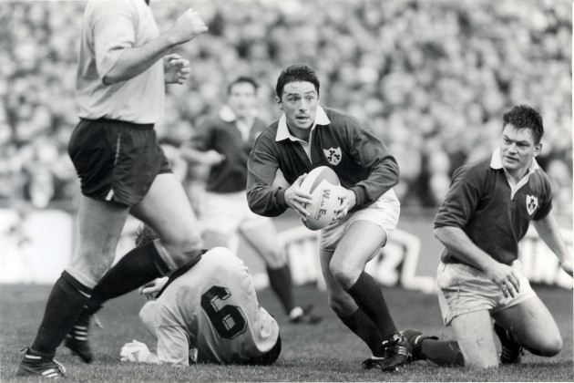 Rob Saunders runs with the ball 1991