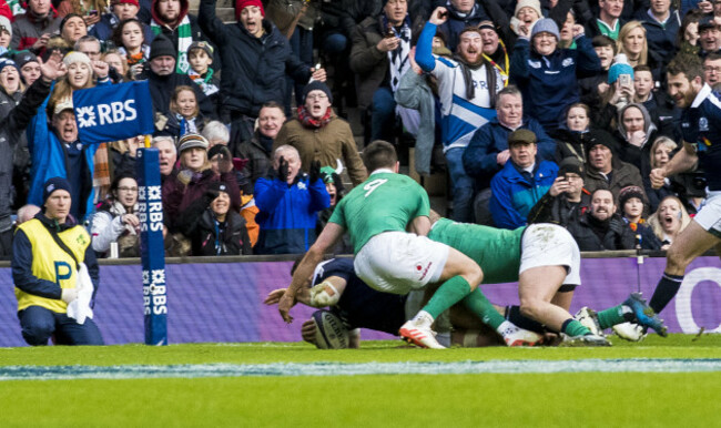 Alex Dunbar scores their third try despite Keith Earls and Conor Murray