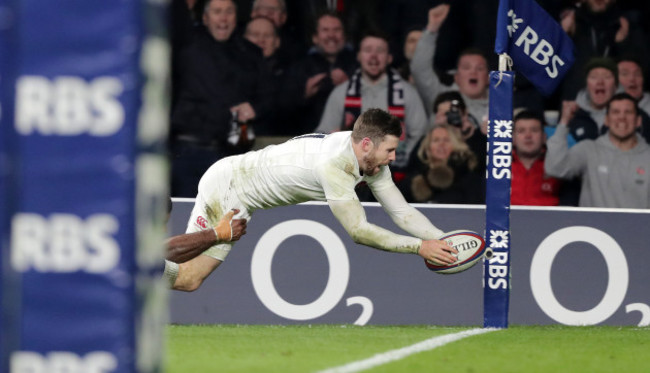 Elliot Daly scores a try that is disallowed