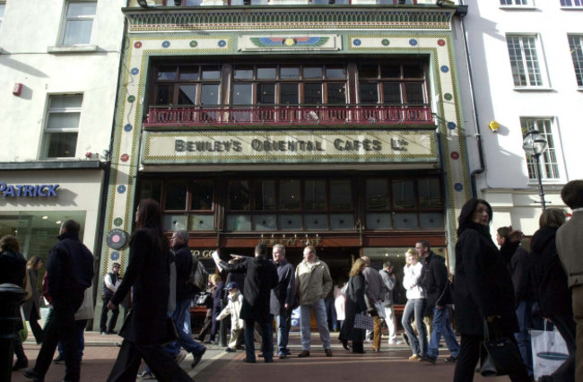 BEWLEYS CAFES JOB LOSSES ECONOMY SLOWDOWN DUBLIN SCENES SHOPPERS