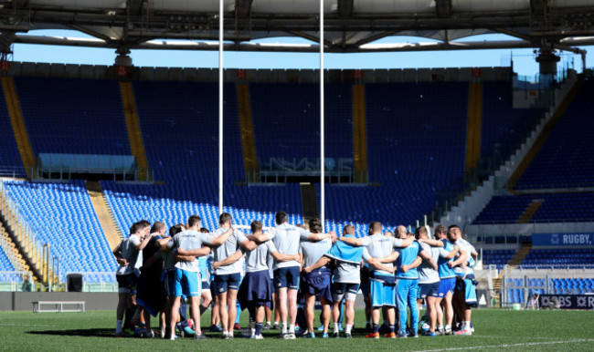 The Italian team huddle