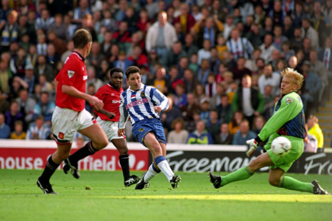 Soccer - FA Carling Premiership - Sheffield Wednesday v Manchester United