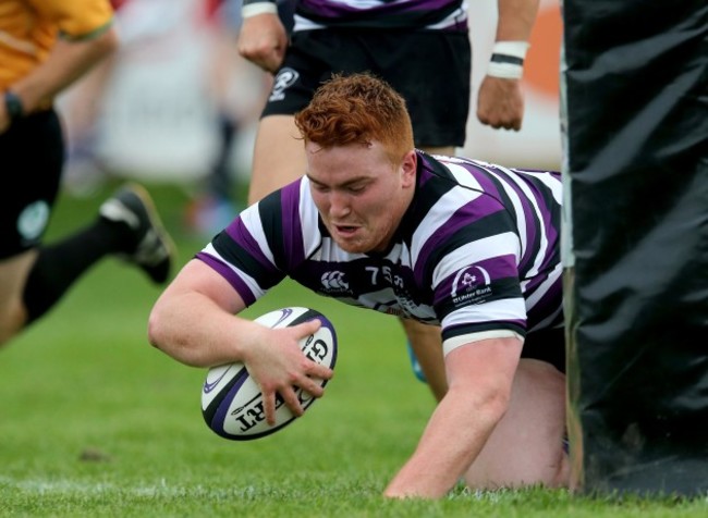 Oisin Heffernan scores a try