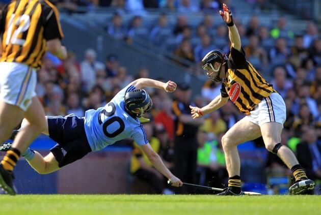 Maurice O'Brien tackled by Michael Rice