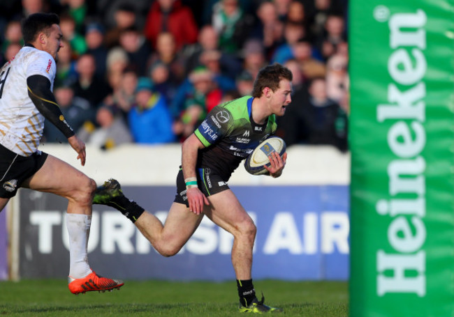 Kieran Marmion goes clear to score a try