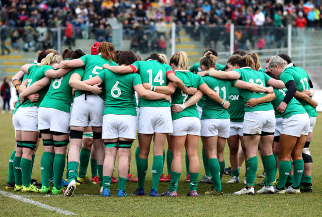 Ireland team huddle