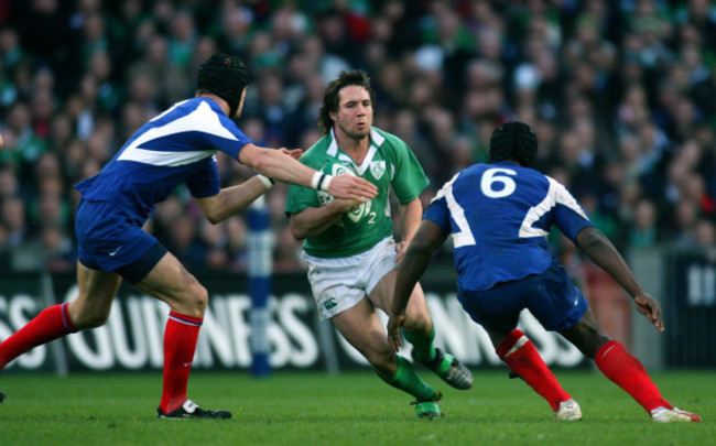 Isaac Boss gets tackled by Serge Betsen and Julien Bonnaire