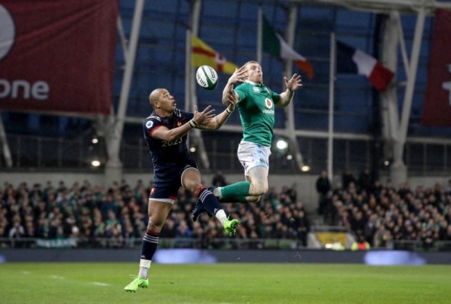 Keith Earls with Gael Fickou