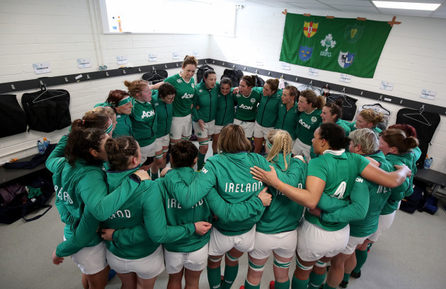 Ireland team huddle ahead of kick off