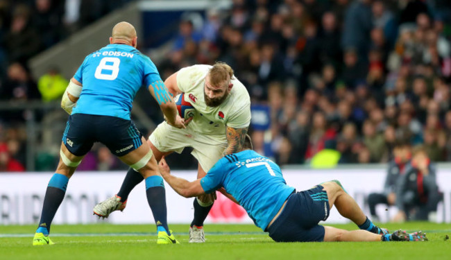 Sergio Parisse and Simone Favaro tackles Joe Marler