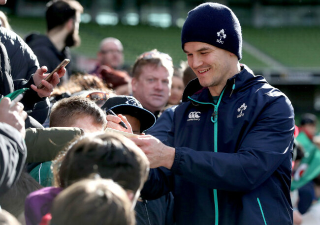 Jonathan Sexton signs autographs for fans