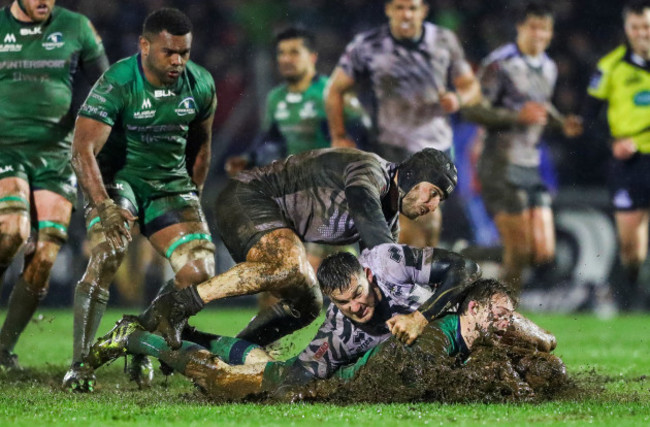 Kieran Marmion is tackled by Tommaso Castello and Lloyd Greef