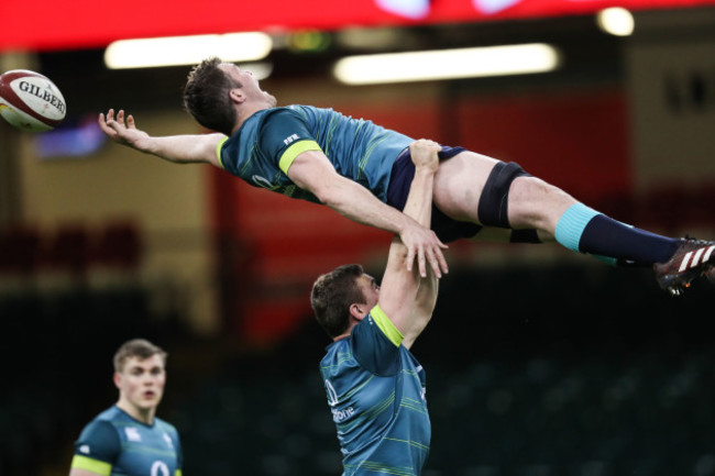 Tommy O'Donnell lifts Peter O'Mahony