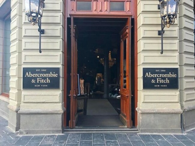 #Amsterdam #amsterdamtrip #amsterdamlife #abercrombie #abercrombiefitch #abercrombieandfitch #clothes #newyork #store #fashion #fashionmen #style #instafashion #ootd #potd #sweatshirt #shirts #pants #outfit #nederland #netherland