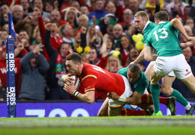 George North scores their first try despite Simon Zebo