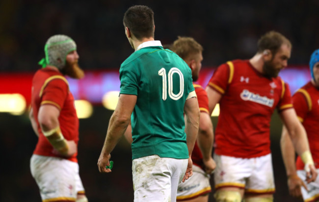 Jonathan Sexton leaves the field after being yellow carded