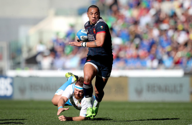 Gael Fickou breaks free to score his side's first try