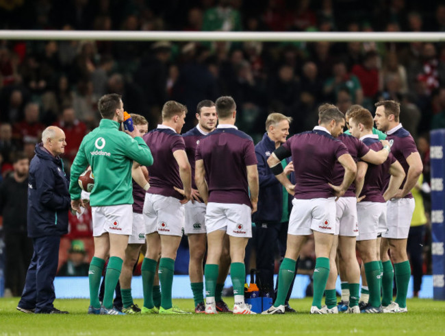 Joe Schmidt talks to the backs