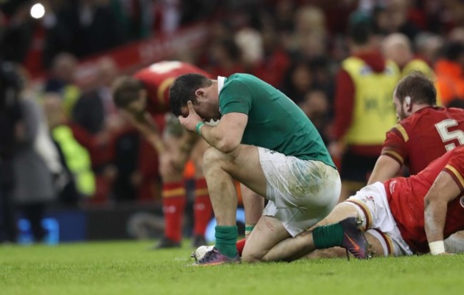 Robbie Henshaw dejected