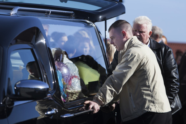 0509 Funeral_90505286