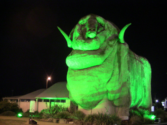 THE BIG MERINO IN GOULBURN, NEW SOUTH WALES (AUSTRALIA), JOINS T