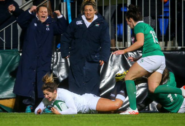 Amy Wilson Hardy scores a try