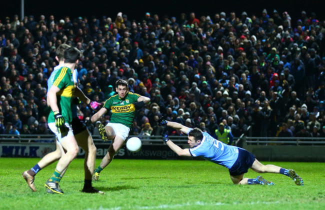 Darren Daly blocks a goal attempt from Paul Geaney