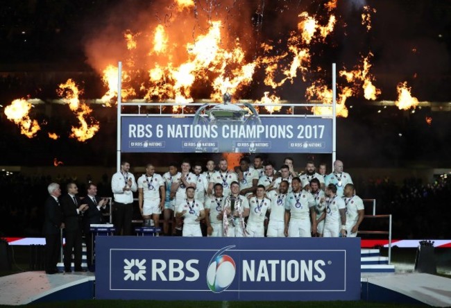 England&rsquo;s team lift the RBS 6 Nations Trophy with Dylan Hartley