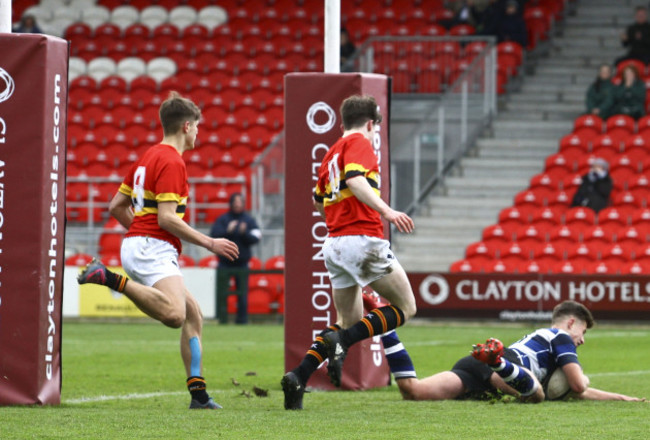 Jack Delaney scores a try