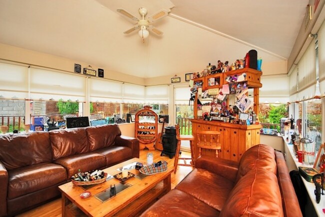 eaffd9344b24a3ba6e3a86989de3a2f6