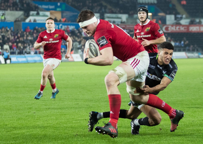 Jack O'Donoghue scores his sides first try