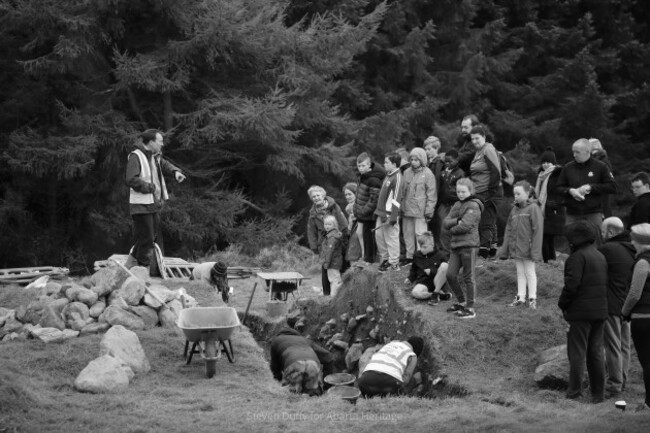 Neil Jackman gives a tour of the Hellfire dig to locals – please credit Steven Duffy