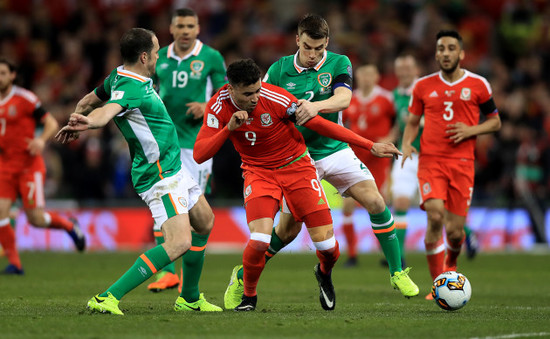 Robson-Kanu with John O'Shea and Seamus Coleman