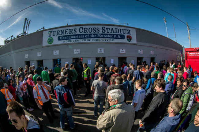 Fans make their way into Turners Cross