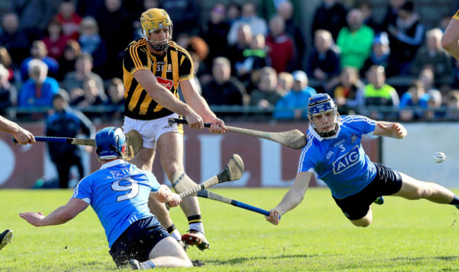 Colin Fennelly with Rian McBride and Eoghan O'Donnell