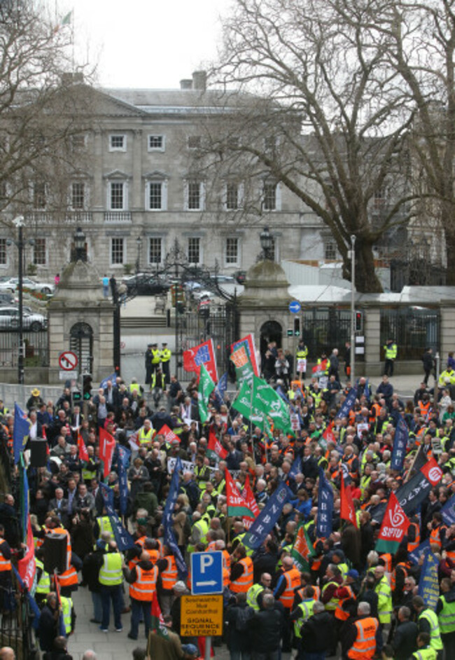 5878 Strikes_90507081