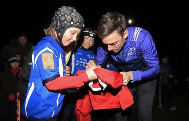 Darren Sweetnam meets members of the Bandon RFC U-10 side