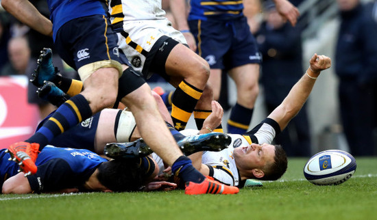 Jimmy Gopperth celebrates scoring their second try