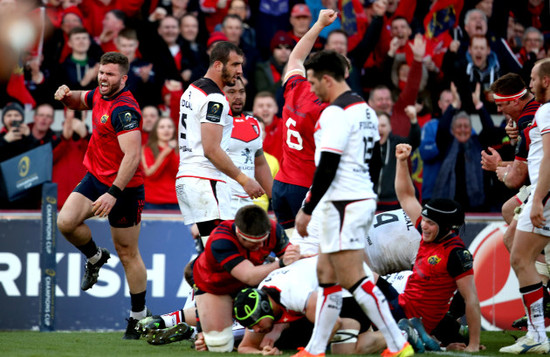 Jaco Taute celebrates CJ Stander's try