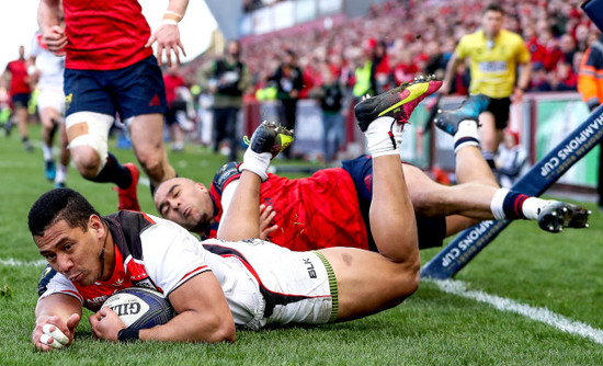 Paul Perez scores a try despite Simon Zebo